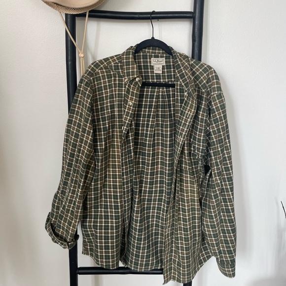 SOLD Vintage L.L Bean Green Flannel - Picture 2 of 3